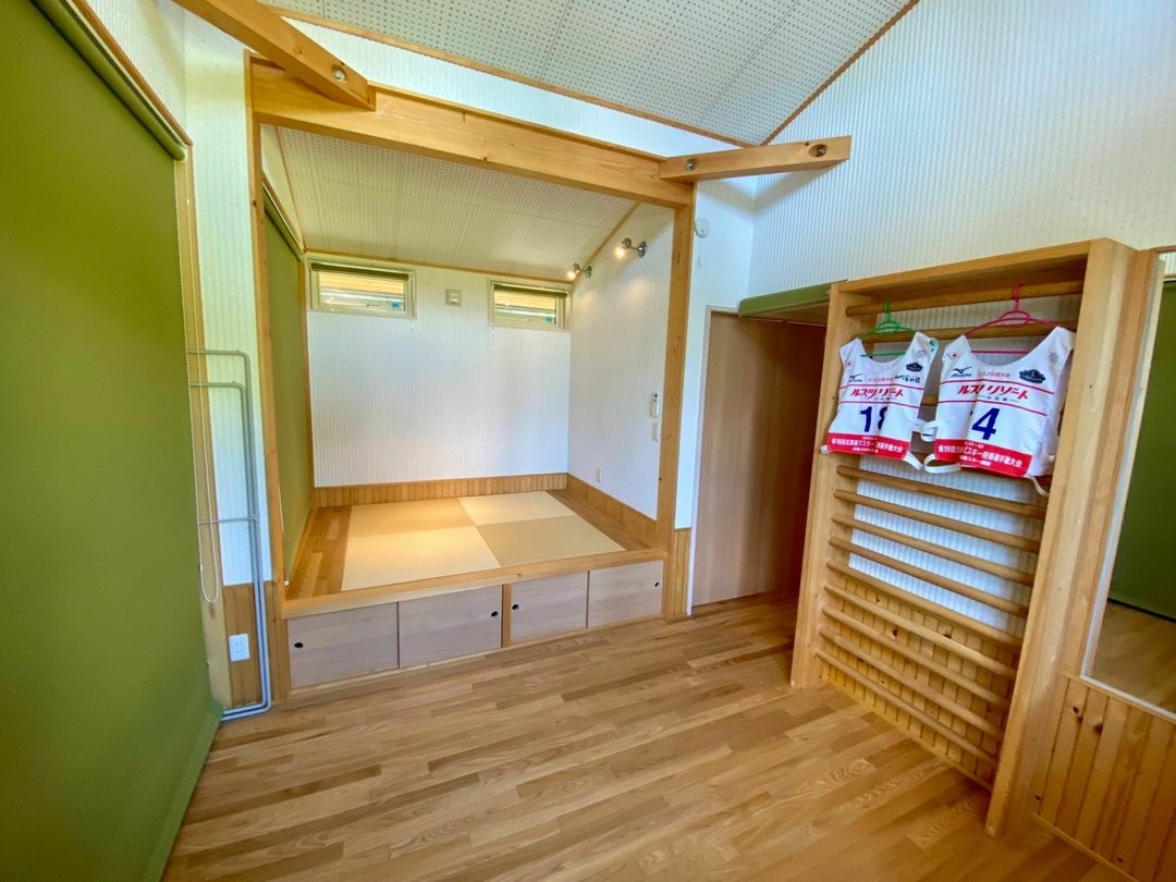 Country Resort Getaway Wooden Cabin in Kabayama, Hokkaido - Thumbnail 4