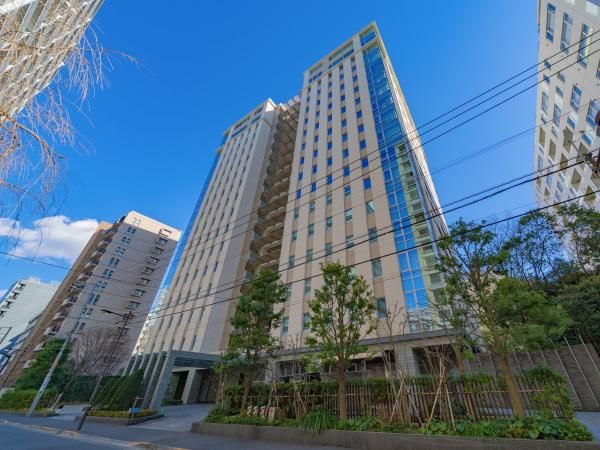 3LDK Apartment for Sale in Chiyoda, Tokyo - Thumbnail 2