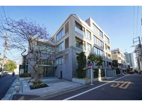 Sophia Takanawa 3LDK Apartment in Minato-ku, Tokyo - Thumbnail 4