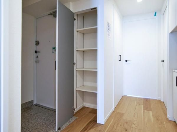 Renovated 3LDK Apartment Near Nakano-shima Station, Kawasaki - Thumbnail 2
