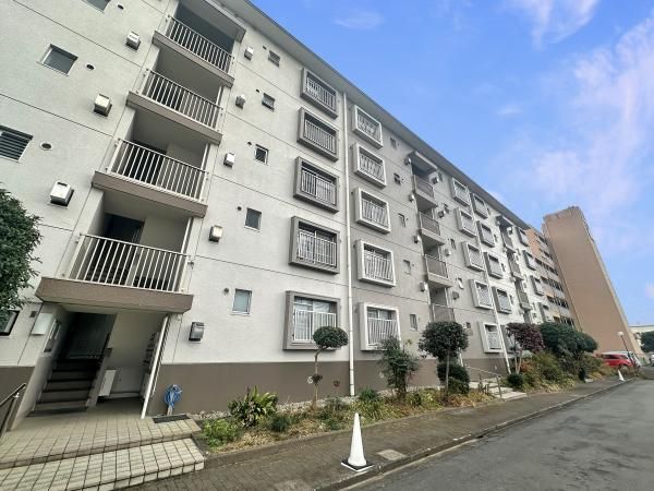 2LDK Apartment for Sale in Irume City, Saitama - Thumbnail 3