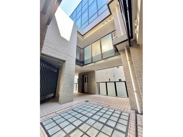 Imperial Omotesando 1LDK Apartment in Shibuya, Tokyo - Thumbnail 3