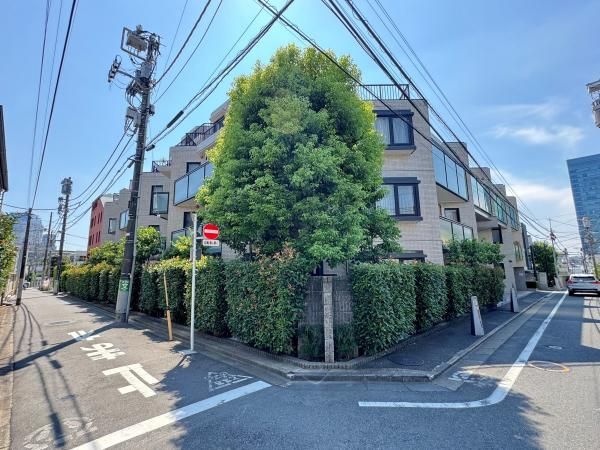 Imperial Omotesando 1LDK Apartment in Shibuya, Tokyo - Thumbnail 2