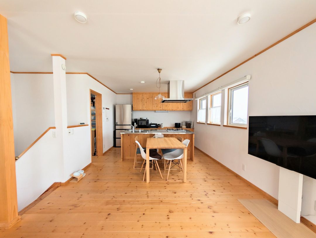 Uni House at Lake Toya: Scandinavian-Style Home with Panoramic Views - Thumbnail 3