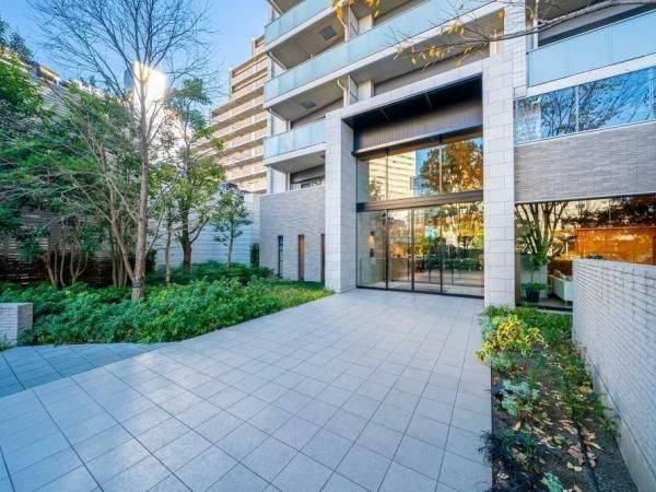 2LDK Apartment for Sale in Higashi-Oi, Shinagawa - Thumbnail 2