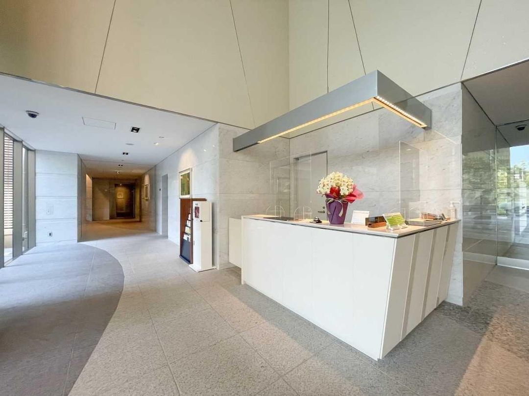 2LDK Apartment for Sale in Hiroo, Shibuya-ku, Tokyo - Thumbnail 3