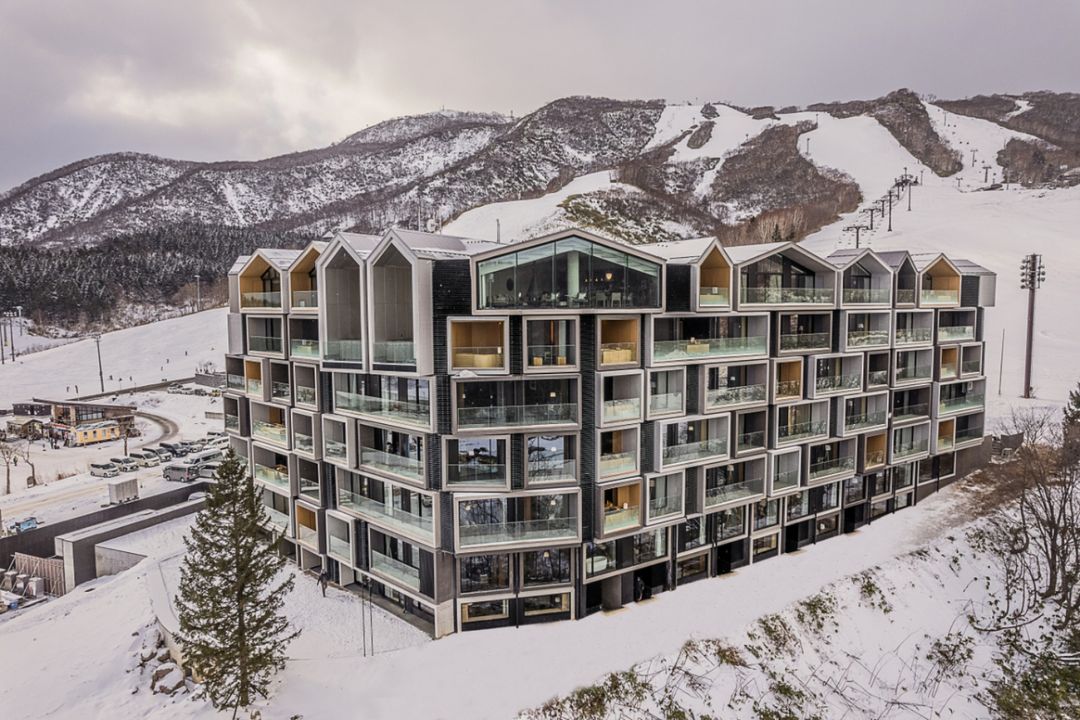 MUWA NISEKO #211 Luxury Ski-in Ski-out Apartment in Hirafu - Thumbnail 2