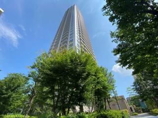 3LDK Apartment on 33rd Floor in Taito-ku, Tokyo - Thumbnail 2