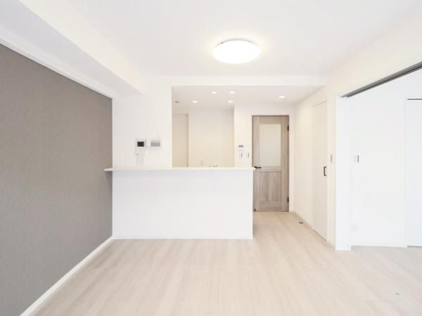 Renovated 3LDK Apartment in Konan Ward, Yokohama - Thumbnail 4