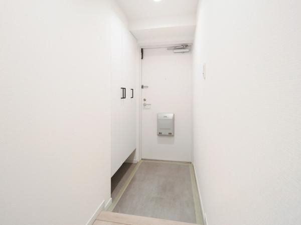 Renovated 3LDK Apartment in Konan Ward, Yokohama - Thumbnail 2