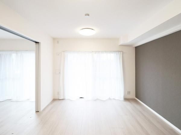 Renovated 3LDK Apartment in Konan Ward, Yokohama - Thumbnail 3