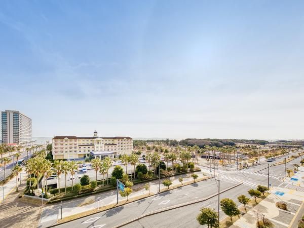 130.93 sqm 3LDK Apartment with Ocean View in Urayasu, Chiba - Thumbnail 3