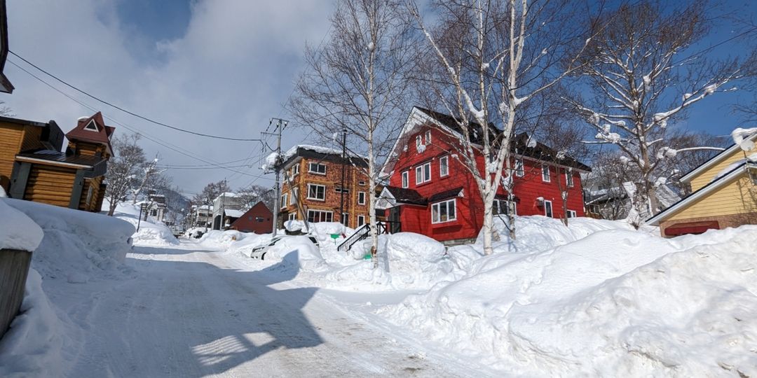 Red Ski House - 10-Bedroom House for Sale in Niseko Hirafu, Hokkaido - Thumbnail 3