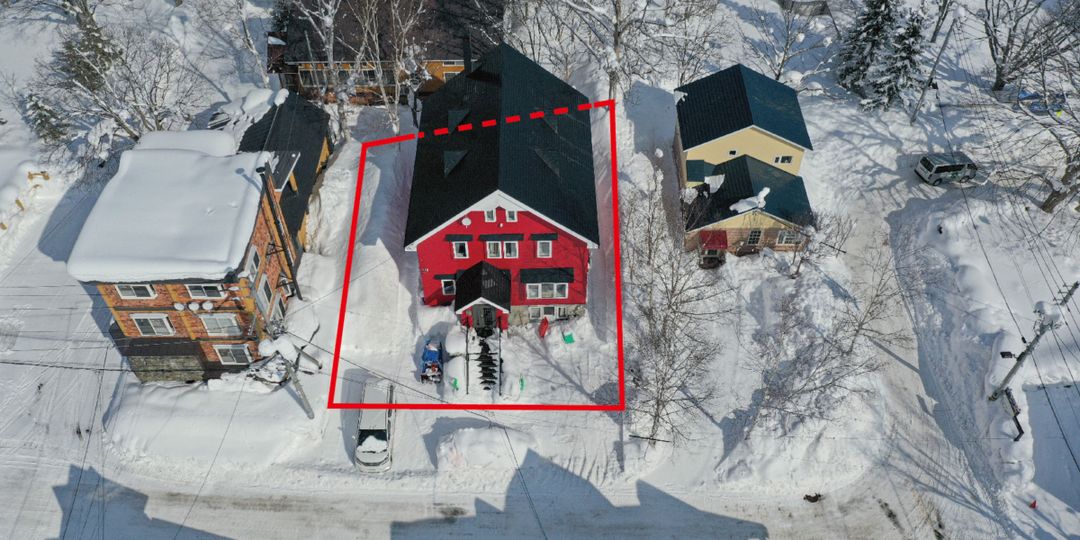 Red Ski House - 10-Bedroom House for Sale in Niseko Hirafu, Hokkaido - Thumbnail 4