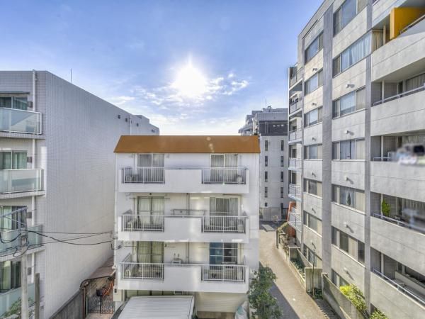 1LDK Apartment for Sale in Shimomeguro, Meguro-ku, Tokyo - Thumbnail 4