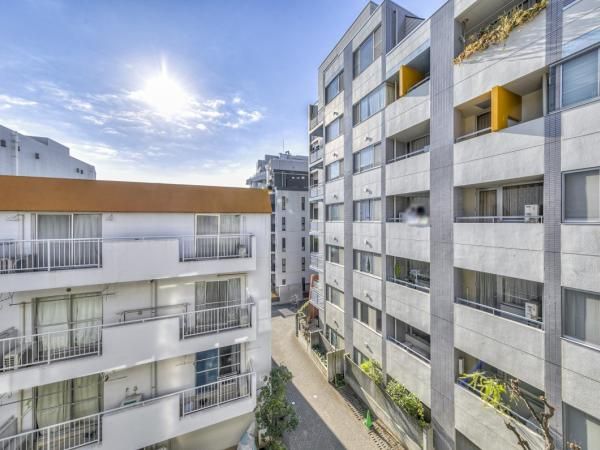 1LDK Apartment for Sale in Shimomeguro, Meguro-ku, Tokyo - Thumbnail 2