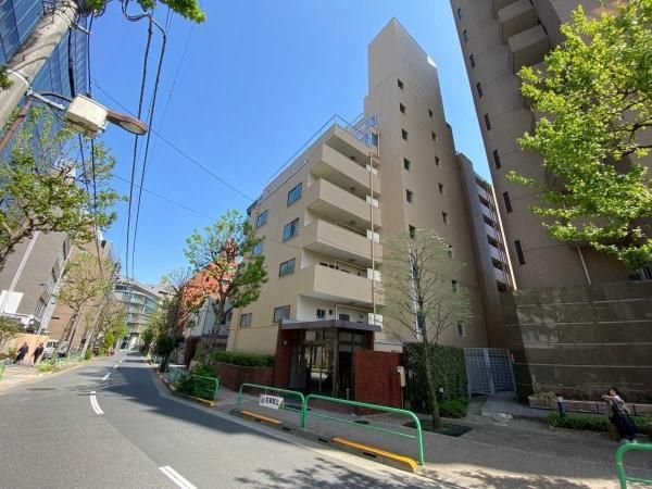 1LDK Apartment for Sale in Sanbancho, Chiyoda, Tokyo - Thumbnail 2