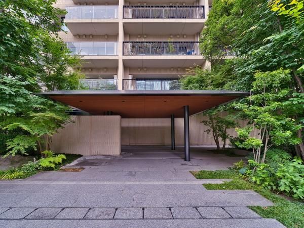2LDK Apartment for Sale in Chiyoda, Tokyo - 95.34m2 - Thumbnail 3