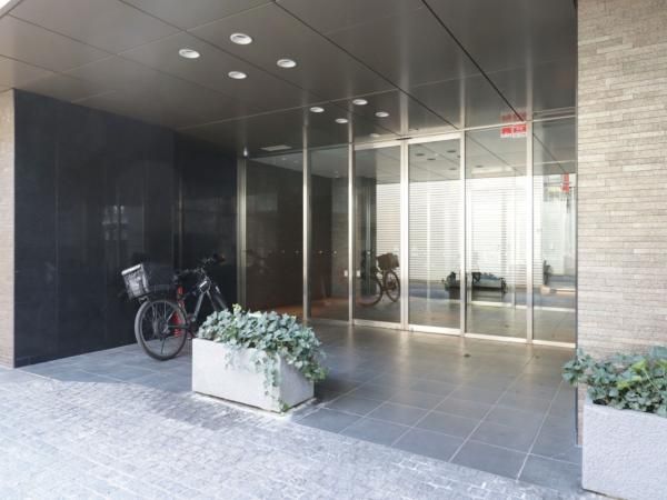 Renovated 2LDK+S Apartment in Shinjuku's Regno Sereno Tower - Thumbnail 4