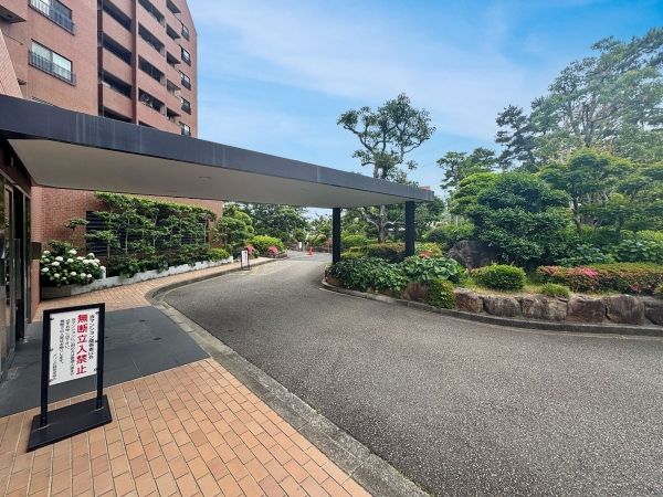 4LDK Apartment for Sale in Higashinada-ku, Kobe - Thumbnail 2