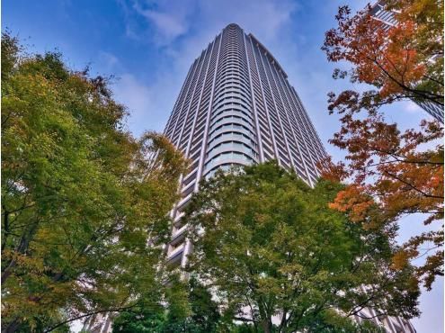 2LDK Apartment for Sale in Akasaka, Minato City, Tokyo - Thumbnail 2