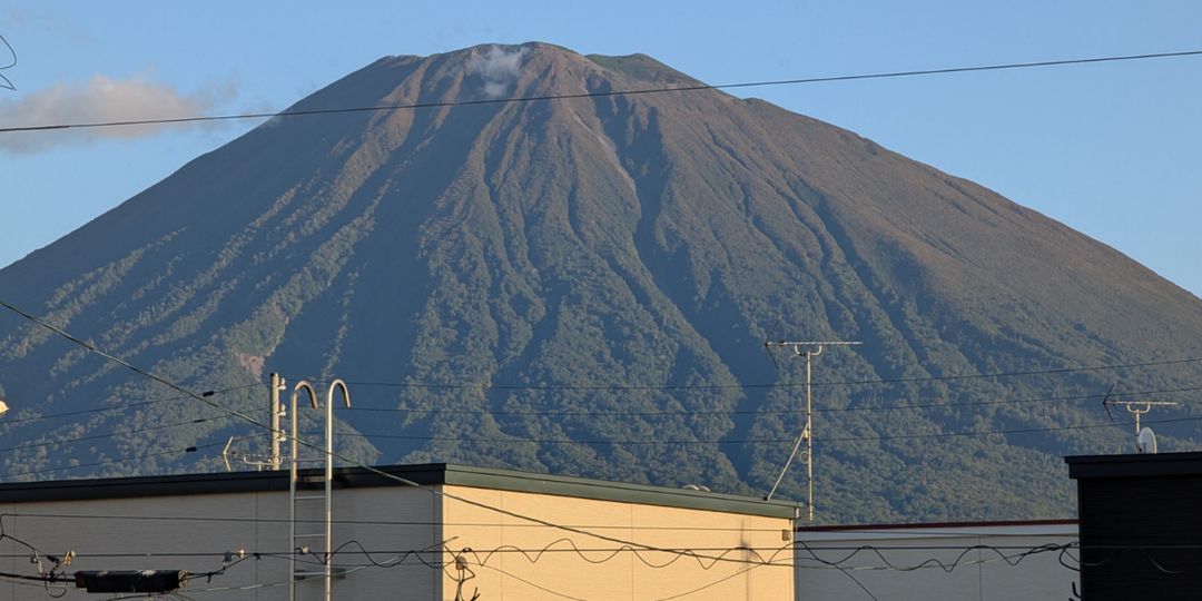 Modern 3-Bedroom Home with Mt. Yotei Views in Kutchan - Thumbnail 2