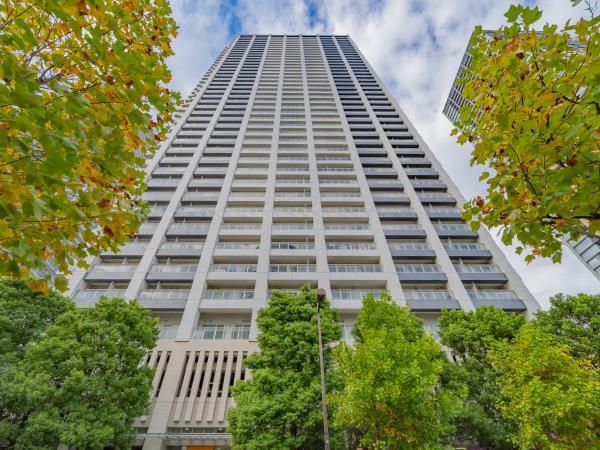 2LDK Apartment for Sale in Toshima City, Tokyo - Thumbnail 2