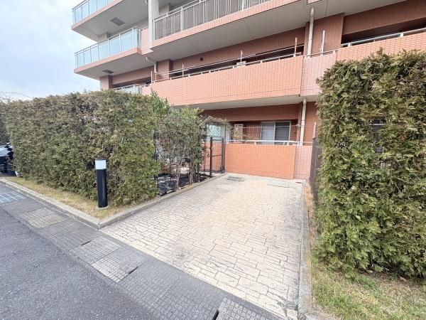 2LDK Apartment for Sale in Morinodai, Yokohama with Private Garden - Thumbnail 4
