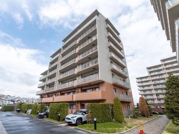 2LDK Apartment for Sale in Morinodai, Yokohama with Private Garden - Thumbnail 2