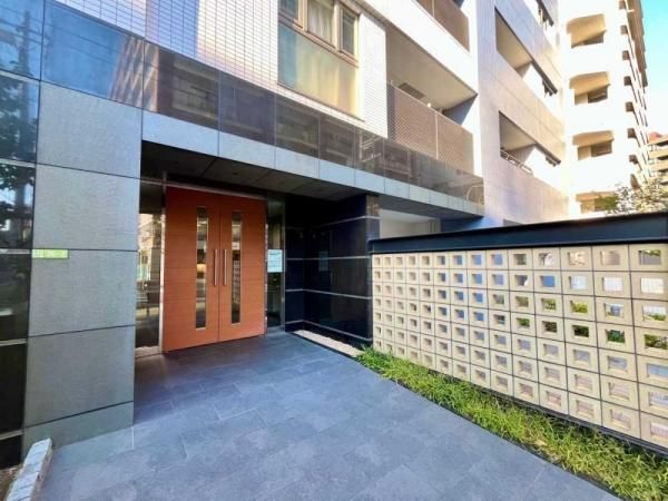 2LDK Apartment for Sale in Bunkyo Ward, Tokyo - Thumbnail 2