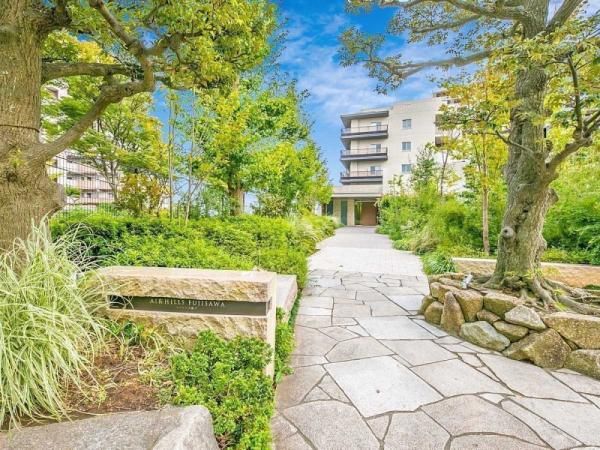 Air Hills Fujisawa 3LDK Apartment with Private Garden for Sale - Thumbnail 2