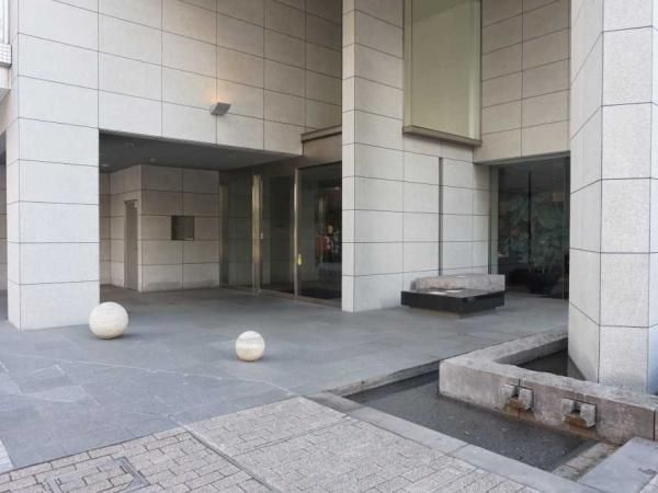 3LDK Apartment for Sale in Chiyoda, Tokyo near Hanzomon Station - Thumbnail 2