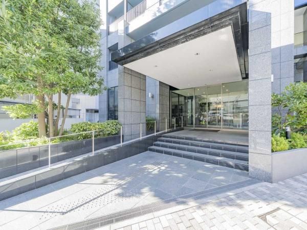 2LDK Apartment for Sale in Takamatsu, Toshima-ku, Tokyo - Thumbnail 2