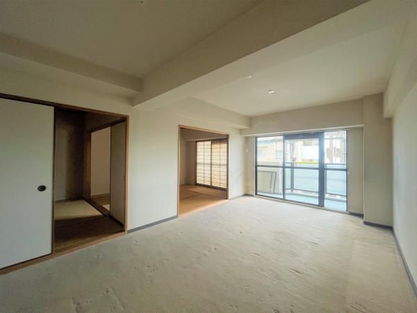 4LDK Apartment for Sale in Takarazuka, Hyogo - 77m2 - Thumbnail 4