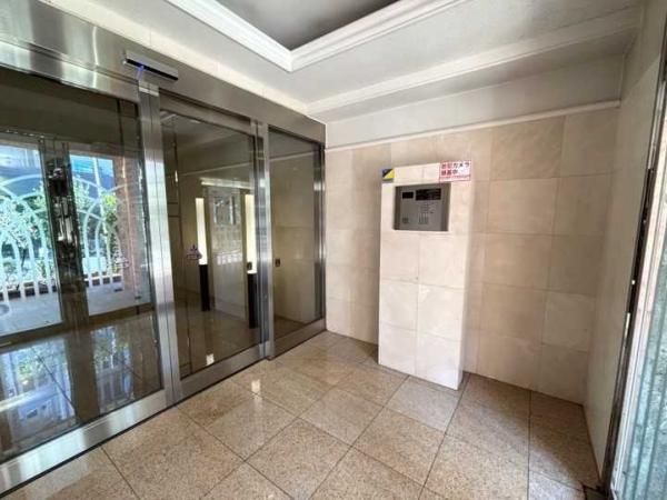 Renovated 2LDK Apartment in Ebisu, Shibuya - Thumbnail 3