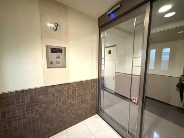 Renovated 2LDK Apartment in Ebisu, Shibuya - Thumbnail 4