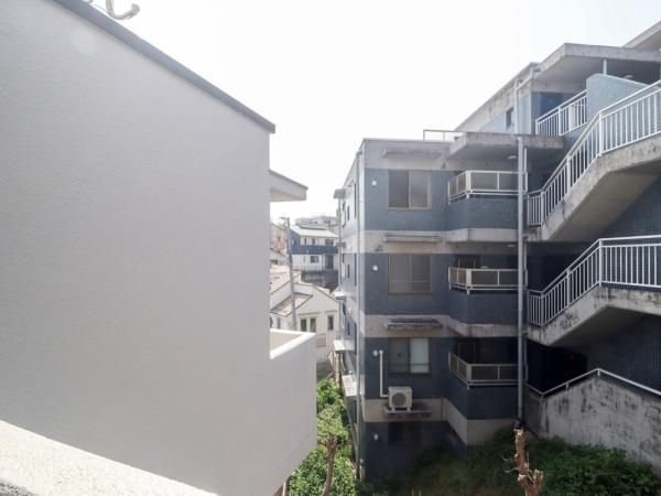 2LDK South-Facing Apartment in Tama-Plaza, Kawasaki - Thumbnail 2