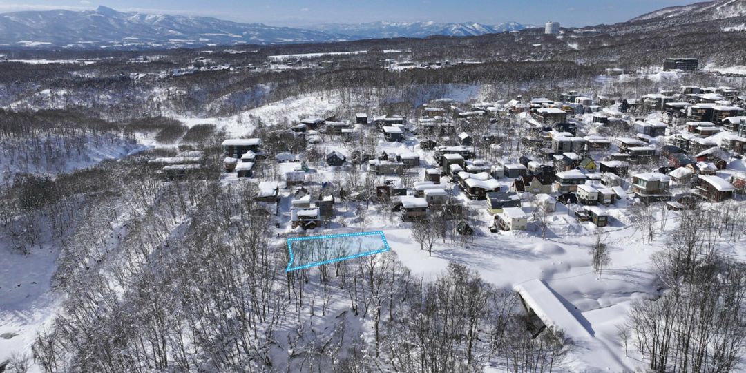 Spacious Cliffside Land Plot with Mount Yotei Views in Niseko - Thumbnail 2
