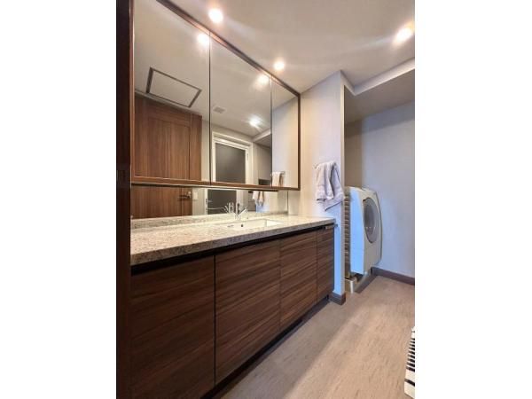 Grand Maison Shin-Umeda Tower 2LDK Apartment for Sale in Osaka - Thumbnail 3