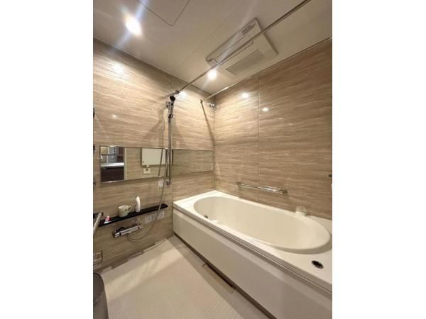 Grand Maison Shin-Umeda Tower 2LDK Apartment for Sale in Osaka - Thumbnail 4