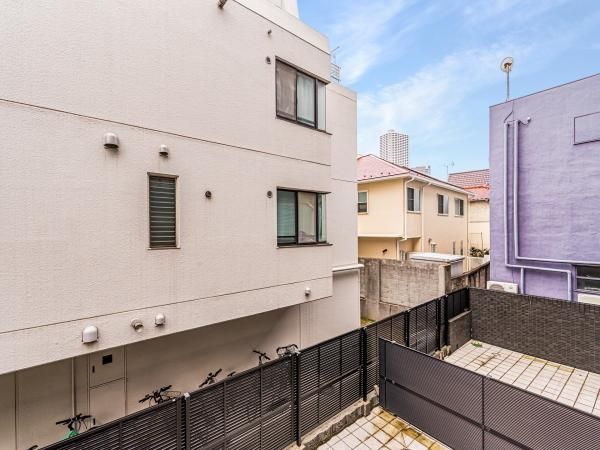 1DK Apartment for Sale in Nakano, Tokyo - 43.5m² - Thumbnail 3