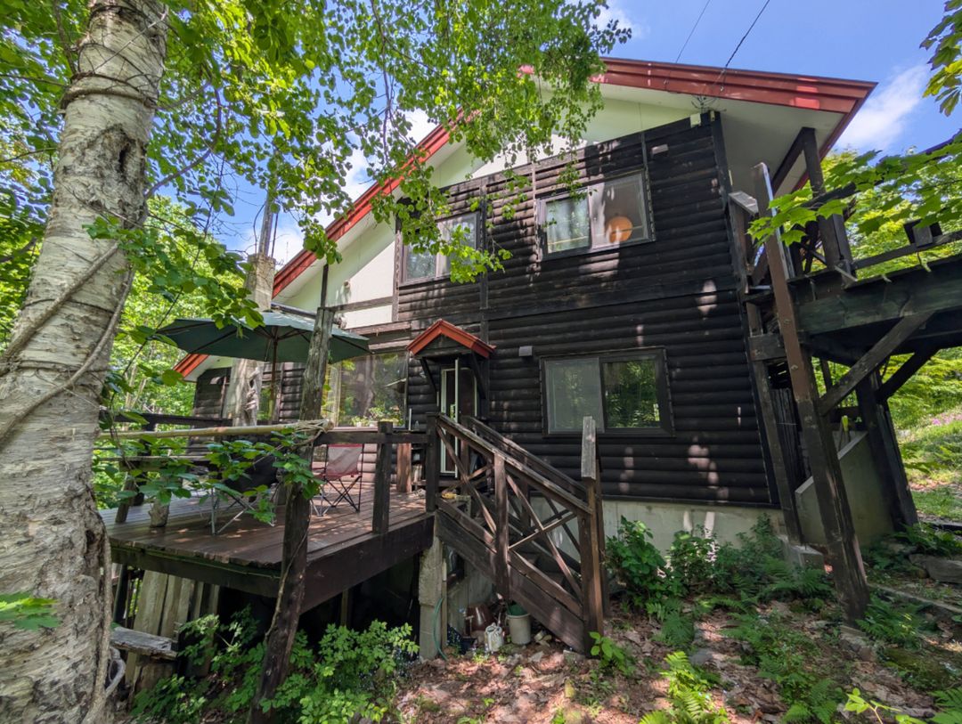 2-Bedroom Forest Cabin on 1,000 sqm in Hanazono, Hokkaido - Thumbnail 4