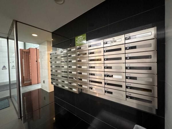 Renovated 1LDK Apartment in Minami-Azabu, Minato-ku - Thumbnail 2