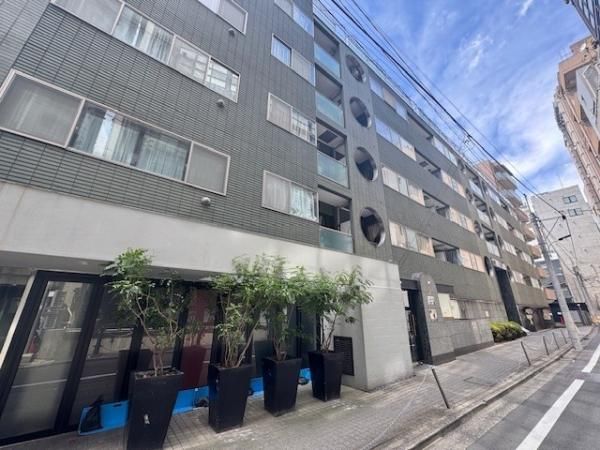 Renovated 1LDK Apartment in Minami-Azabu, Minato-ku - Image 1