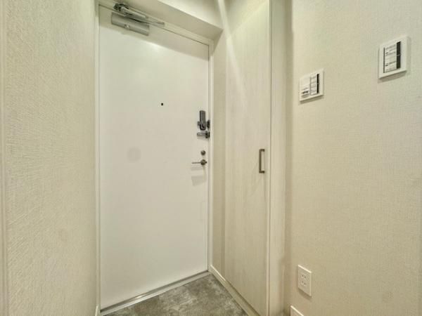 Renovated 1LDK Apartment in Minami-Azabu, Minato-ku - Thumbnail 4