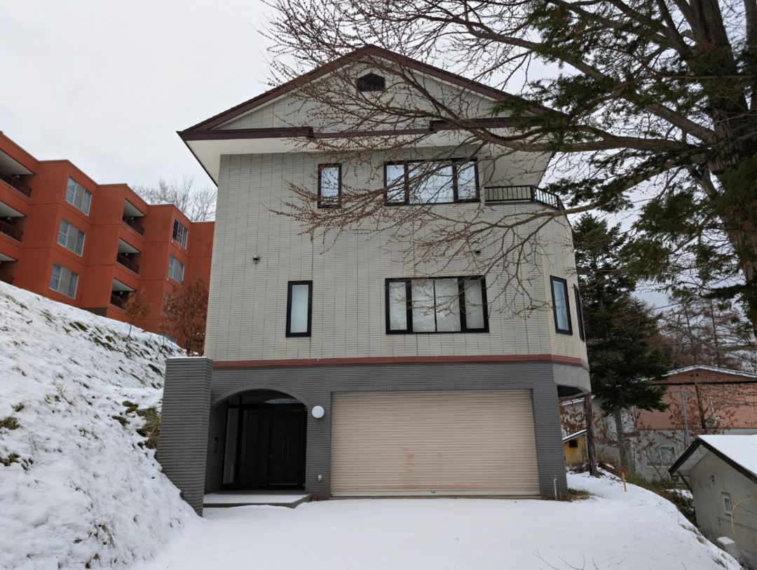 Toya Lakeview Onsen Lodge for Sale in Hokkaido - Thumbnail 4