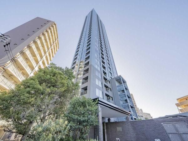 Renovated 2LDK Apartment in City Tower Ikebukuro, Toshima-ku - Thumbnail 3