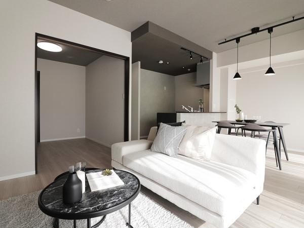 Renovated 3LDK Apartment in Osaka with City Gas & Pet-Friendly Policy - Thumbnail 4