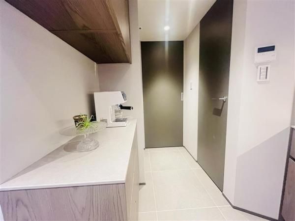 87m2 2LDK Apartment for Sale in Minato, Tokyo - Thumbnail 3