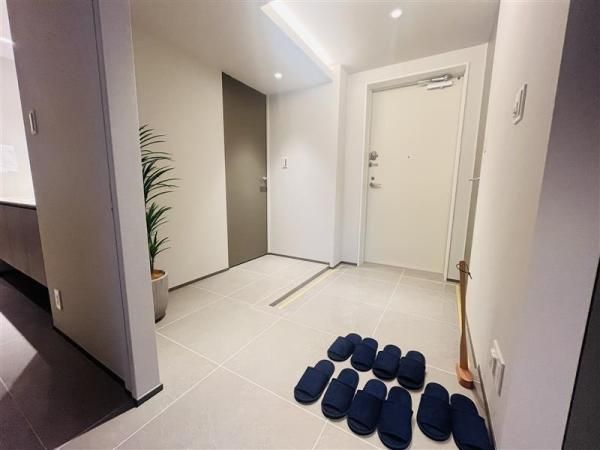87m2 2LDK Apartment for Sale in Minato, Tokyo - Thumbnail 2